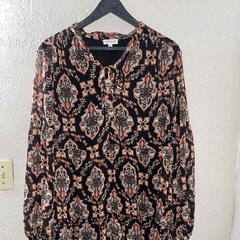 LUXOLOGY WOMEN'S‎ DRESS SIZE X LARGE TIE NECK MEDALLION PRINT CHIFFON LINED